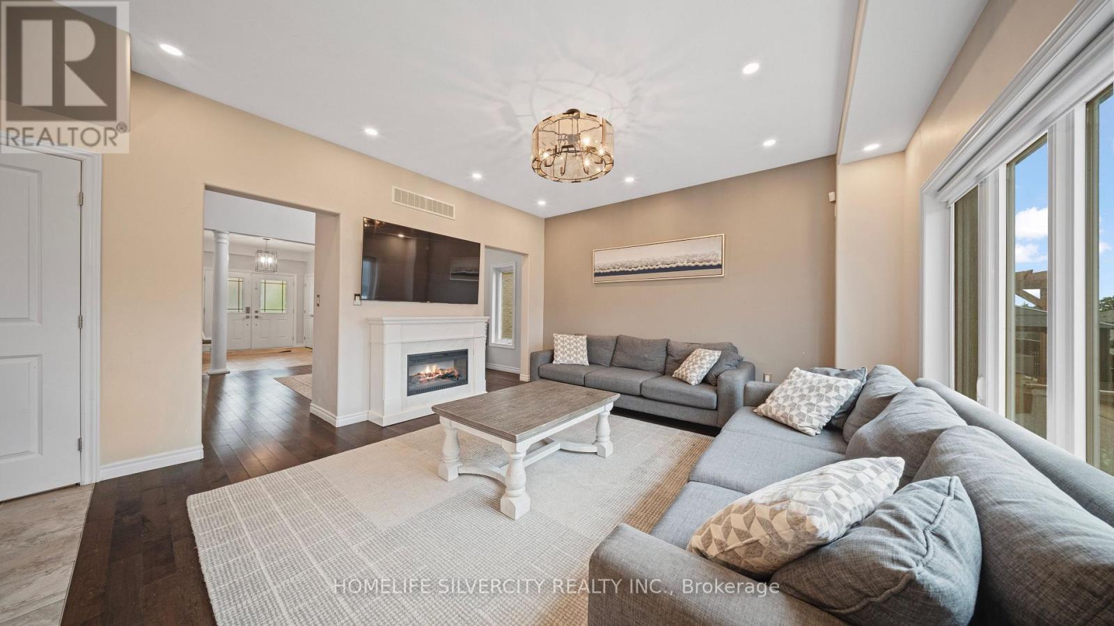 93 Lorne Card Drive, Brant, Ontario  N3L 0E7 - Photo 12 - X12365372