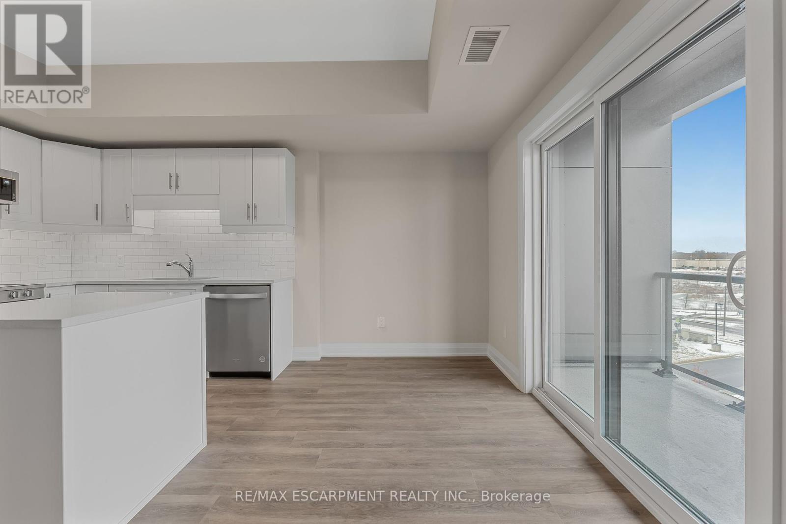 403 - 118 Summersides Boulevard, Pelham, Ontario  L0E 1E1 - Photo 2 - X12365377
