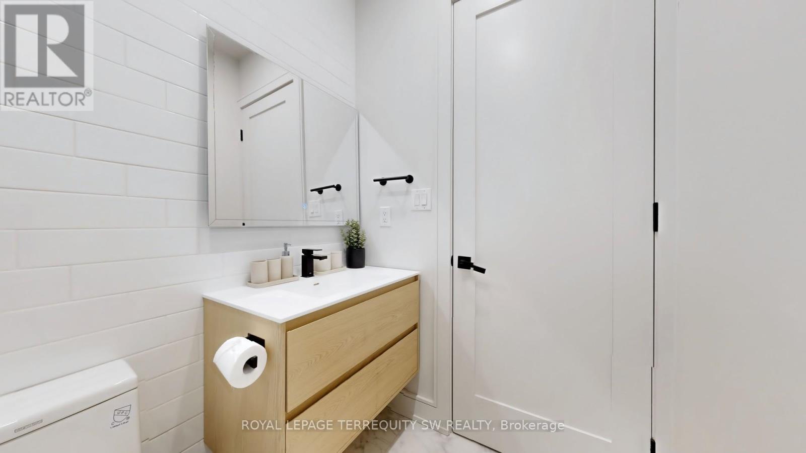 Coach House - 144 Dovercourt Road, Toronto, Ontario  M6J 3C4 - Photo 32 - C12365414