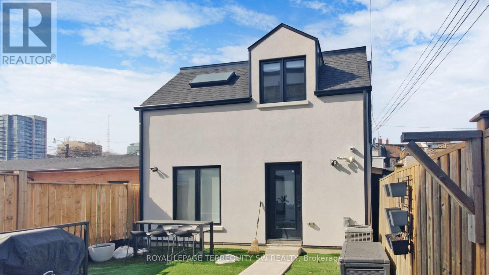 Coach House - 144 Dovercourt Road, Toronto, Ontario  M6J 3C4 - Photo 33 - C12365414