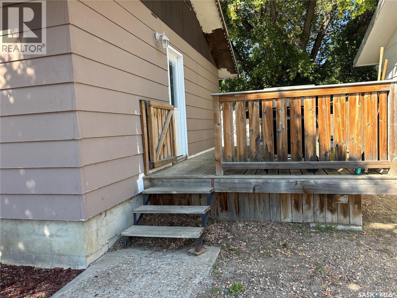 213 Griffin Street, Maple Creek, Saskatchewan  S0N 1N0 - Photo 4 - SK016679