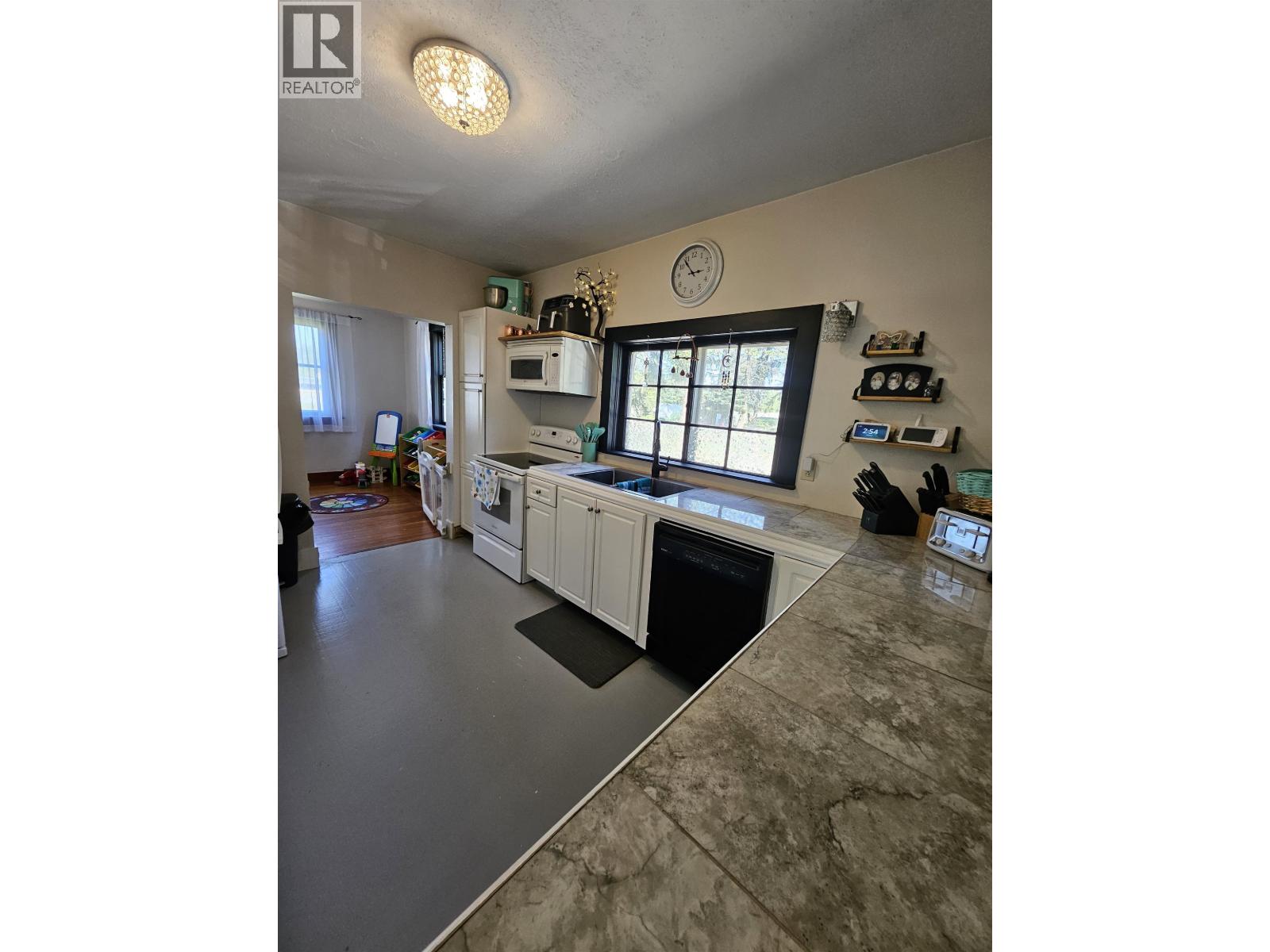 2071 Blackwater Road, Quesnel, British Columbia  V2J 7B4 - Photo 12 - R3040183