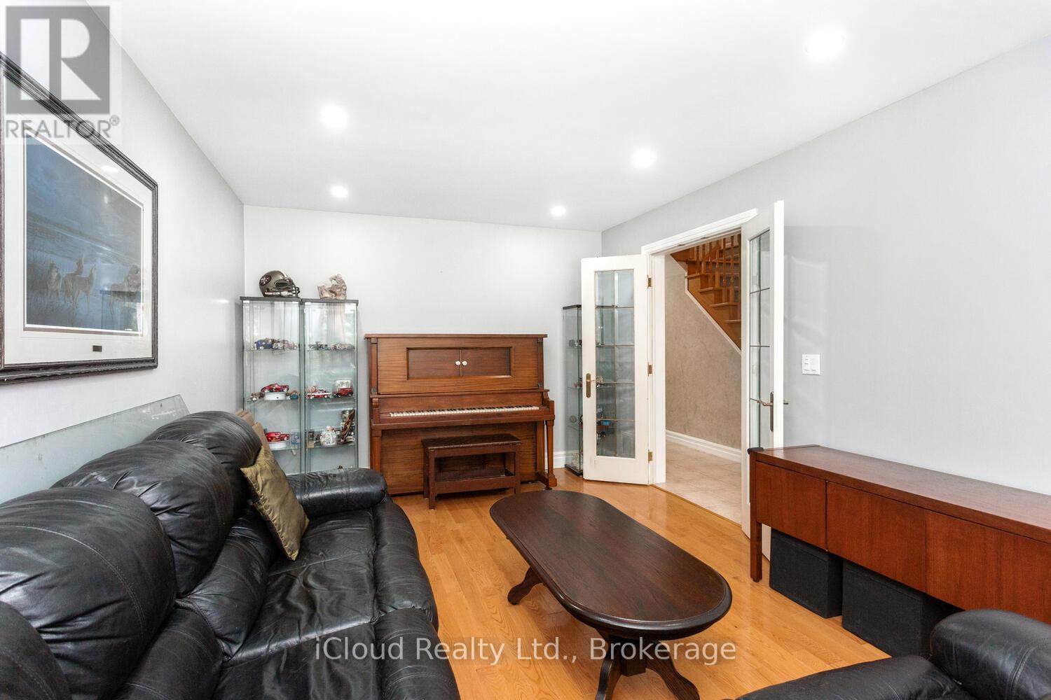 12 Neville Crescent, Brampton, Ontario  L6S 5L1 - Photo 11 - W12365390