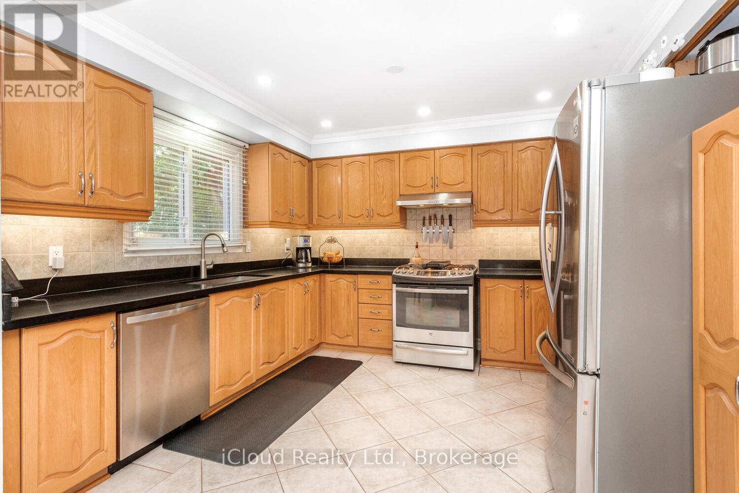 12 Neville Crescent, Brampton, Ontario  L6S 5L1 - Photo 16 - W12365390