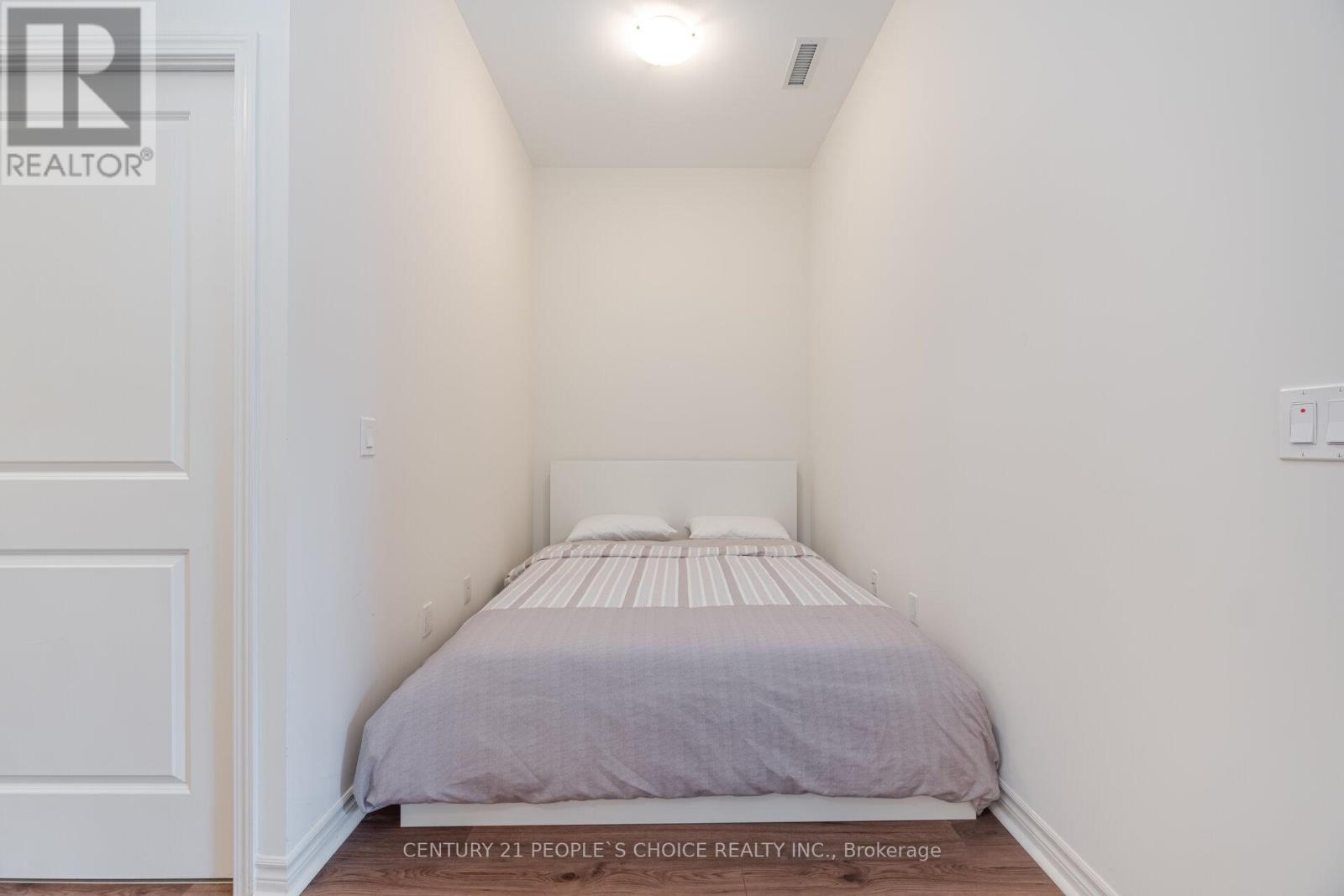 108 - 349 Rathburn Road W, Mississauga, Ontario  L5B 0G9 - Photo 11 - W12365401