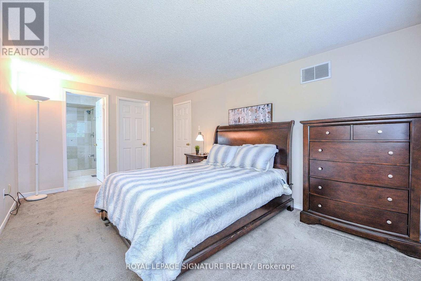 2547 Raglan Court, Mississauga, Ontario  L5M 5L5 - Photo 34 - W12365468