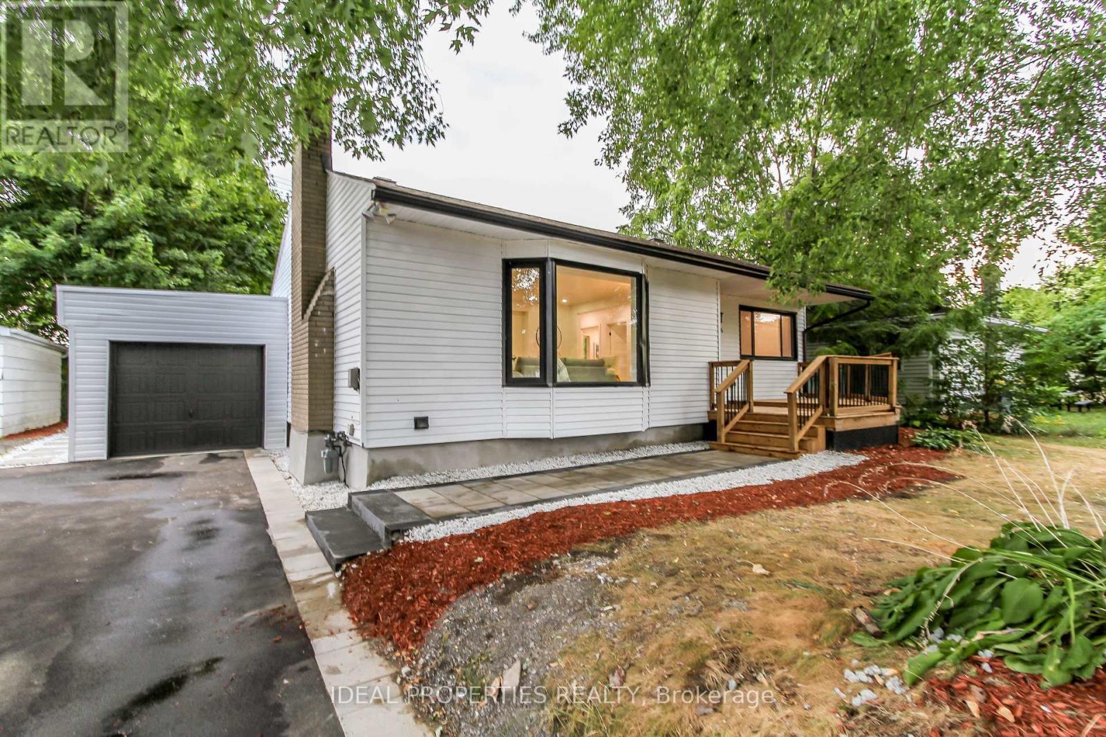 1796 SAUNDERSON DRIVE, Ottawa, Ontario