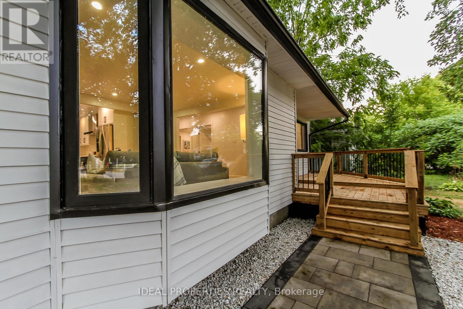 1796 Saunderson Drive, Ottawa, Ontario  K1G 2C2 - Photo 2 - X12363485