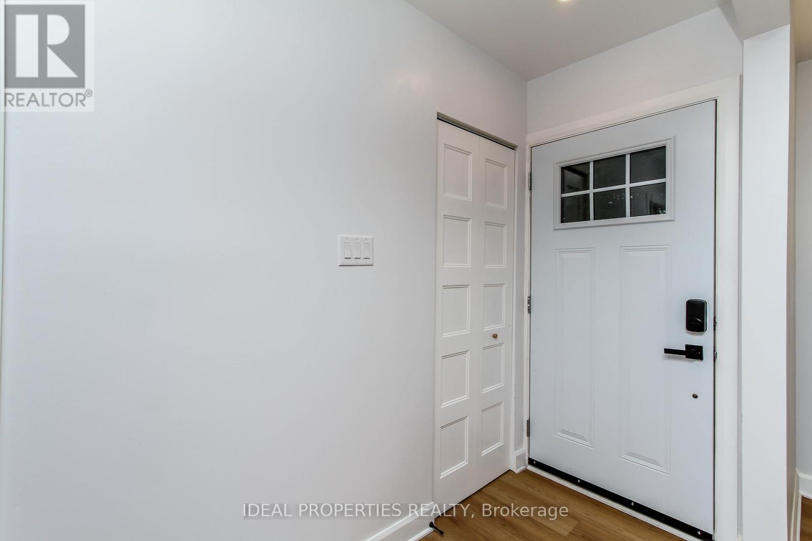 1796 Saunderson Drive, Ottawa, Ontario  K1G 2C2 - Photo 5 - X12363485