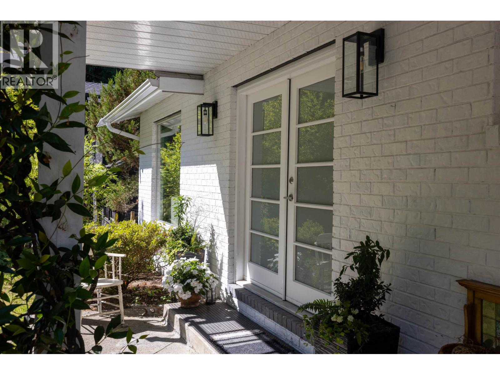 110 Seaview Place, Lions Bay, British Columbia  V0N 2E0 - Photo 5 - R3040497