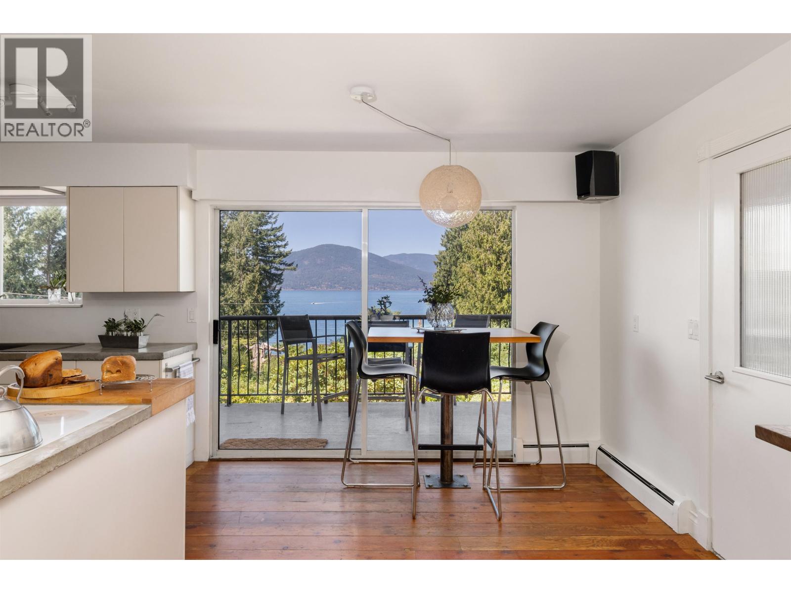 110 Seaview Place, Lions Bay, British Columbia  V0N 2E0 - Photo 16 - R3040497