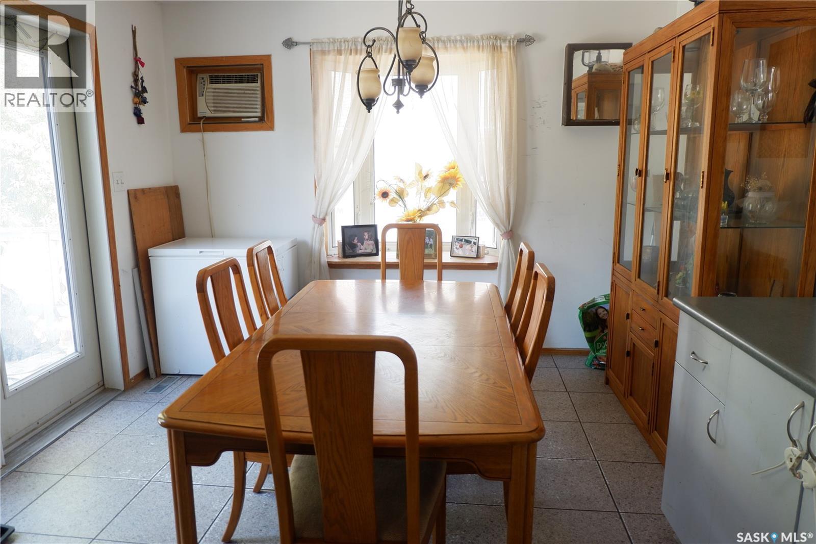 568 Stadacona Street W, Moose Jaw, Saskatchewan  S6H 1Z9 - Photo 4 - SK016686