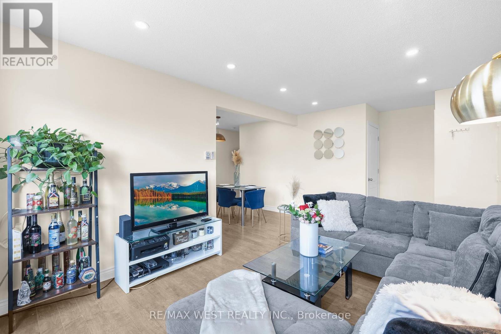 Property at 73 - 1100 OXFORD STREET image 2