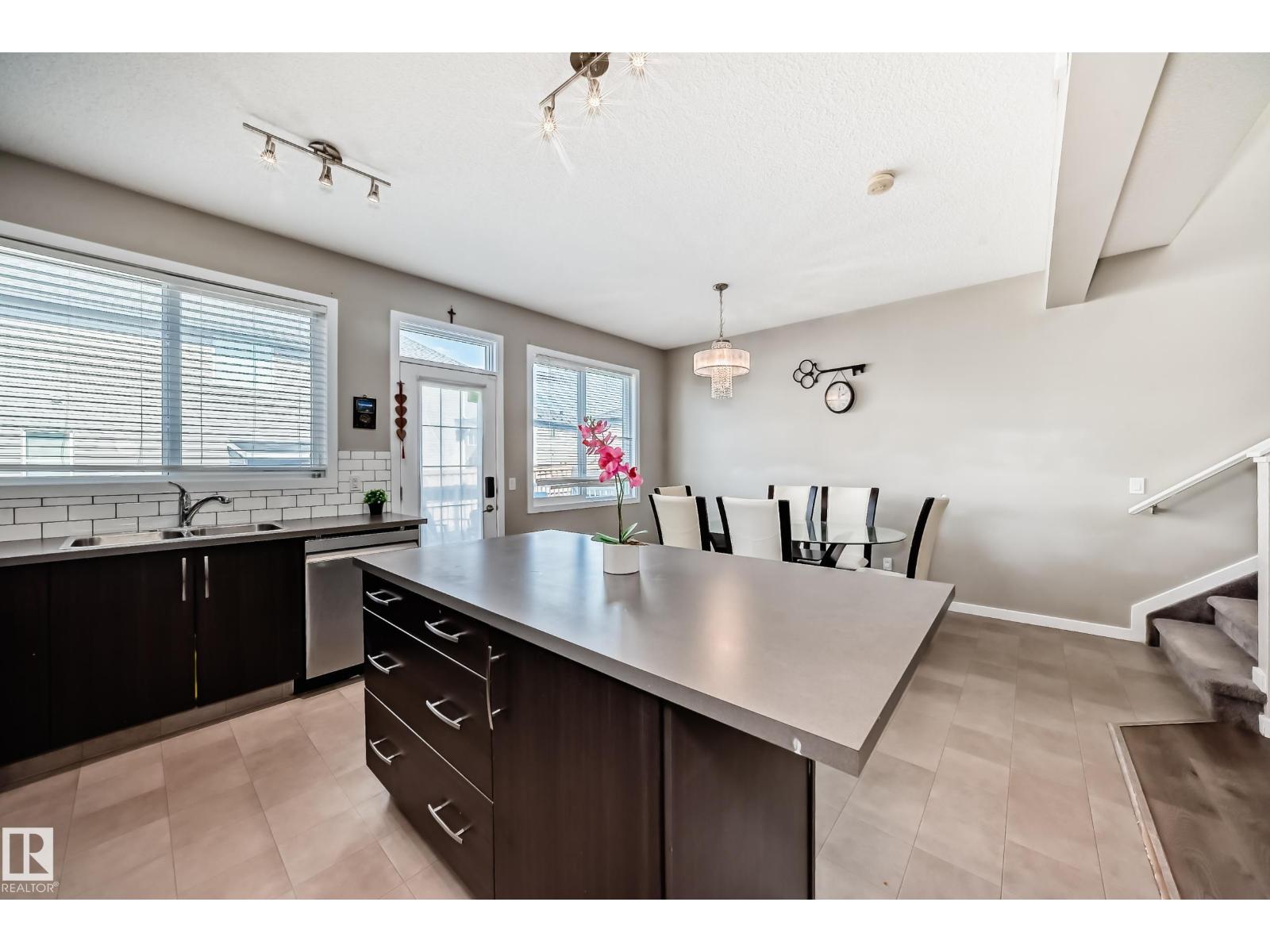 1247 Mcconachie Bv Nw Nw, Edmonton, Alberta  T5Y 3T3 - Photo 4 - E4454777
