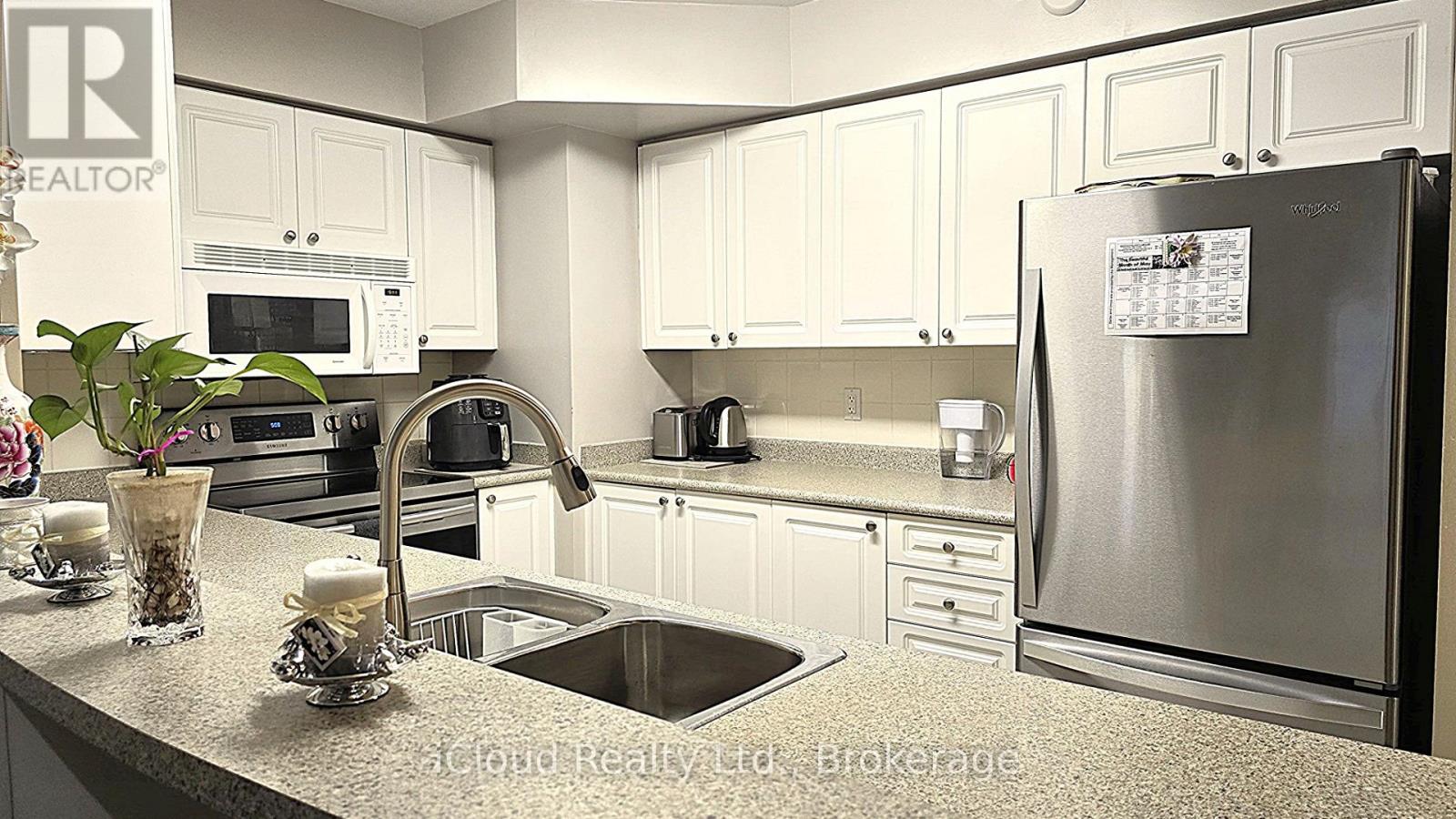 207 - 25 Via Rosedale Way, Brampton, Ontario  L6R 3J8 - Photo 13 - W12365198