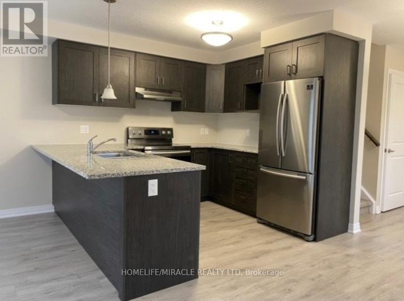 206 Sedgewood Street, Kitchener, Ontario N2P 0J5 - Photo 3 - X12365480