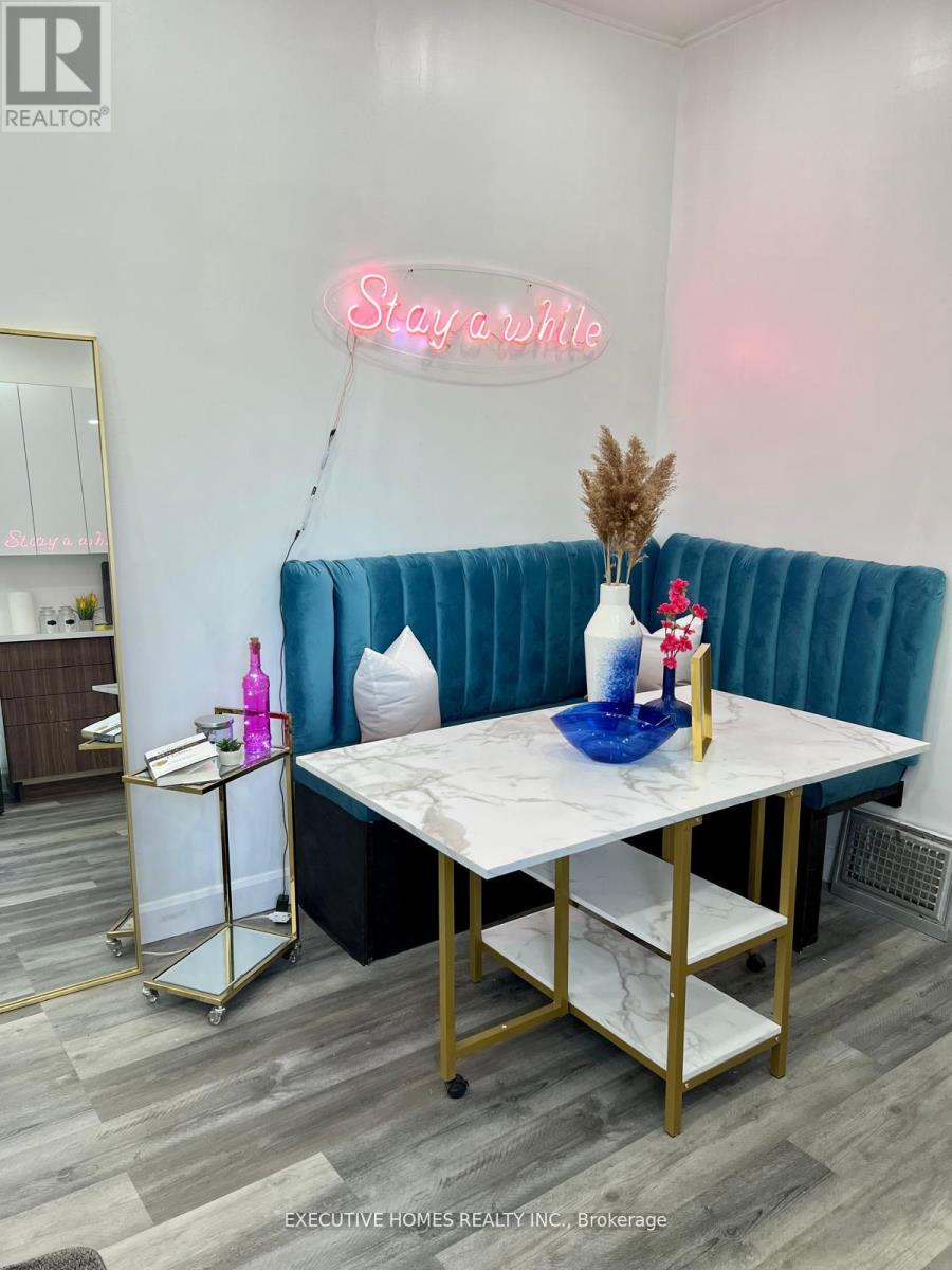 650 Oxford Street E, London East, Ontario N5X 3J4 - Photo 5 - X12365501