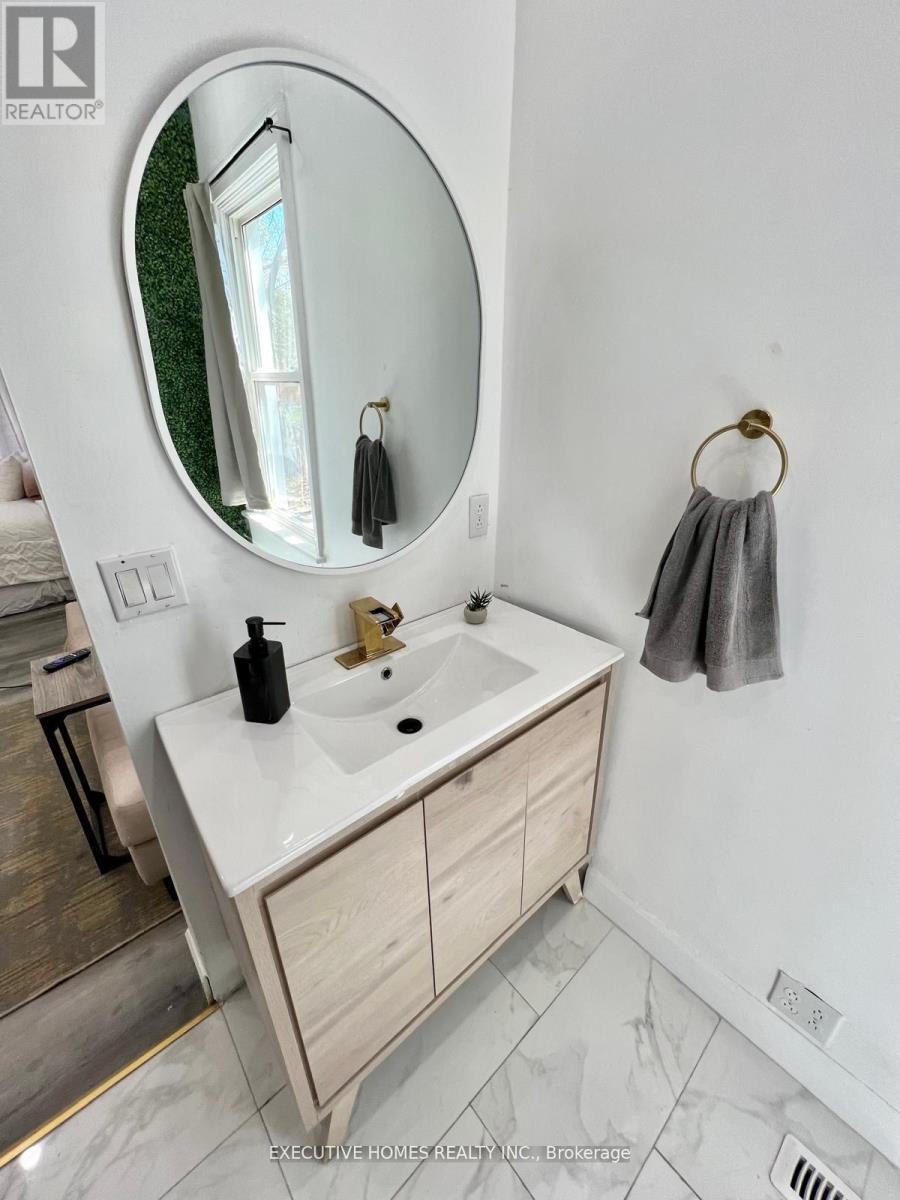 650 Oxford Street E, London East, Ontario N5X 3J4 - Photo 8 - X12365501