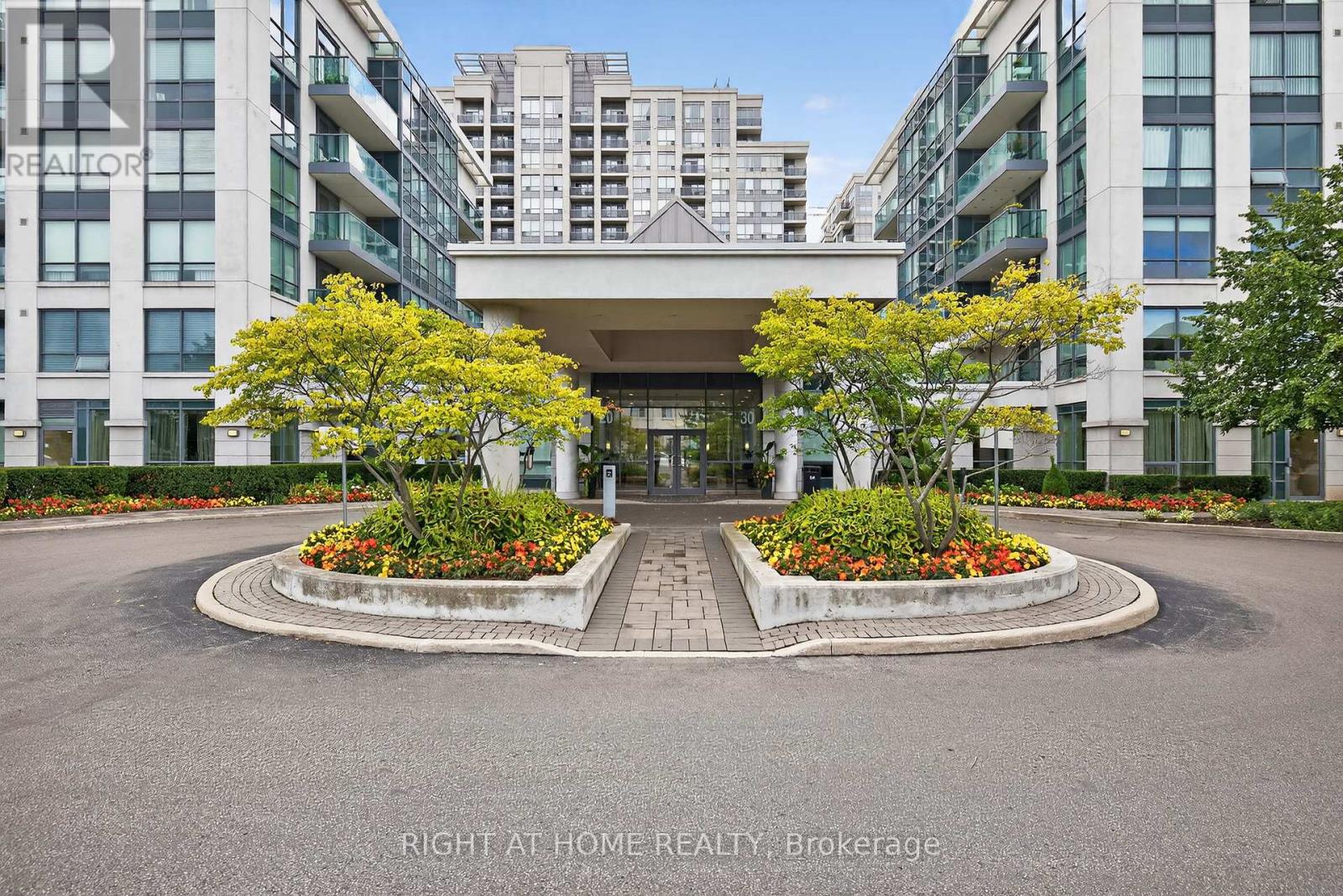 803 - 20 North Park Road, Vaughan, Ontario  L4J 0G7 - Photo 2 - N12365559