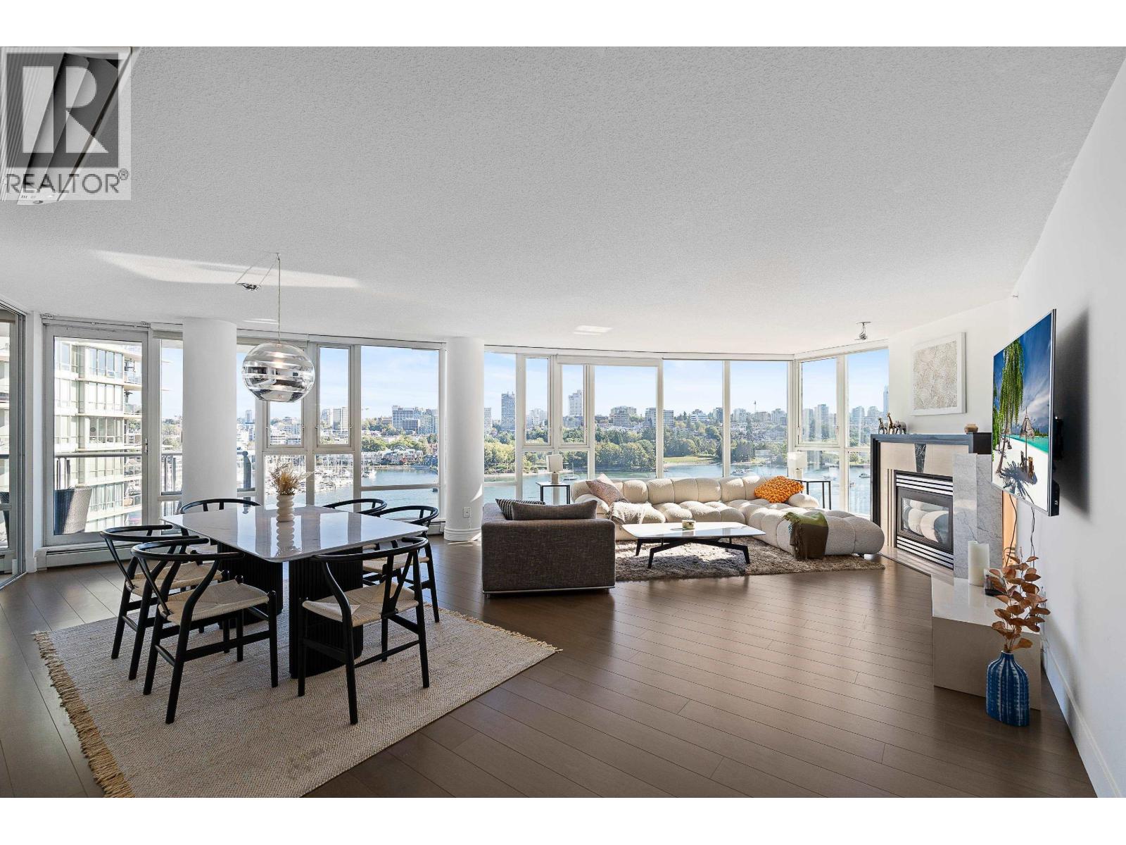 1202 1383 Marinaside Crescent, Vancouver, British Columbia  V6Z 2W9 - Photo 1 - R3040726