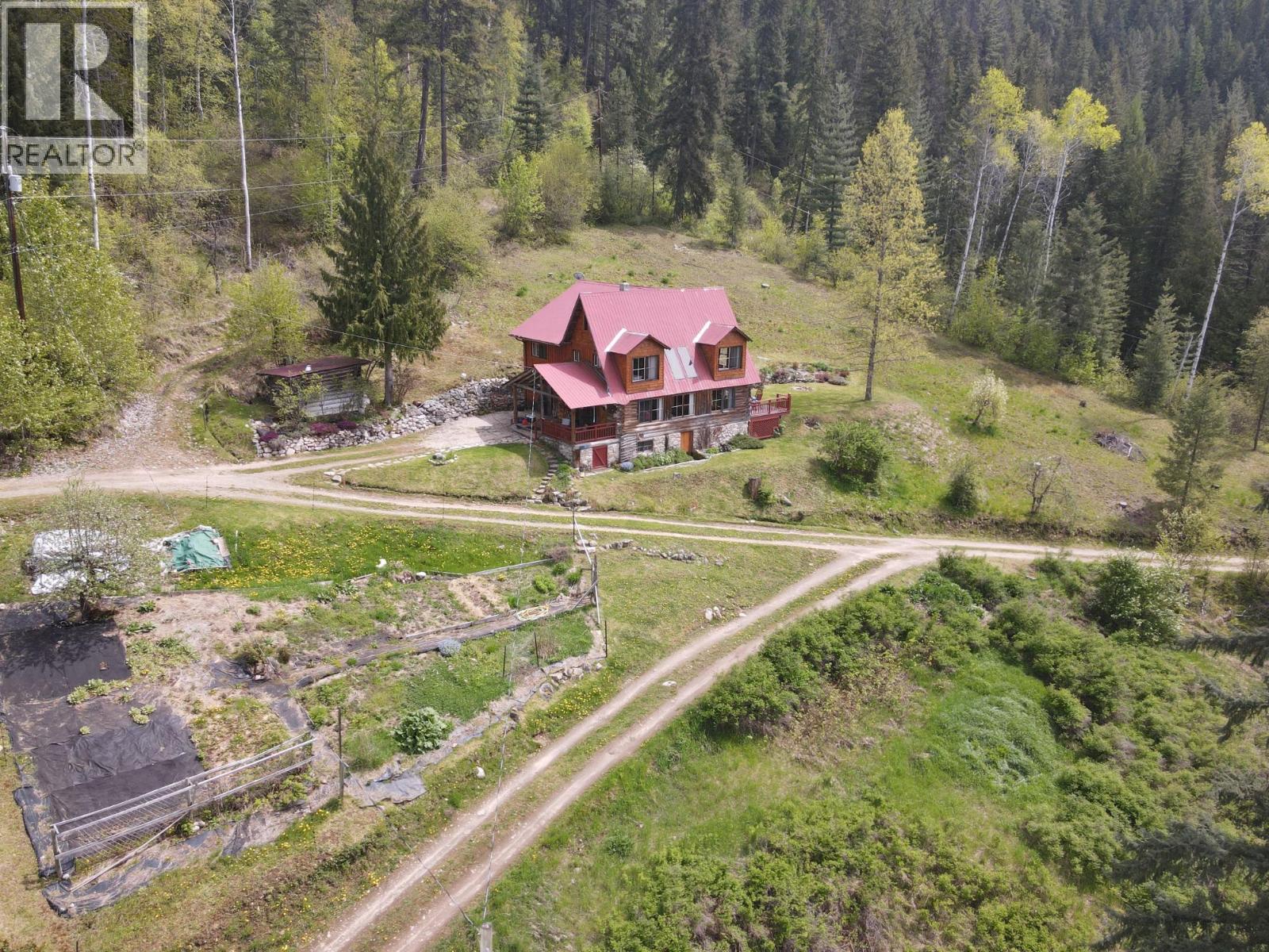 7150/7154 Graham Road, Appledale, British Columbia  V0G 2J0 - Photo 2 - 10360388