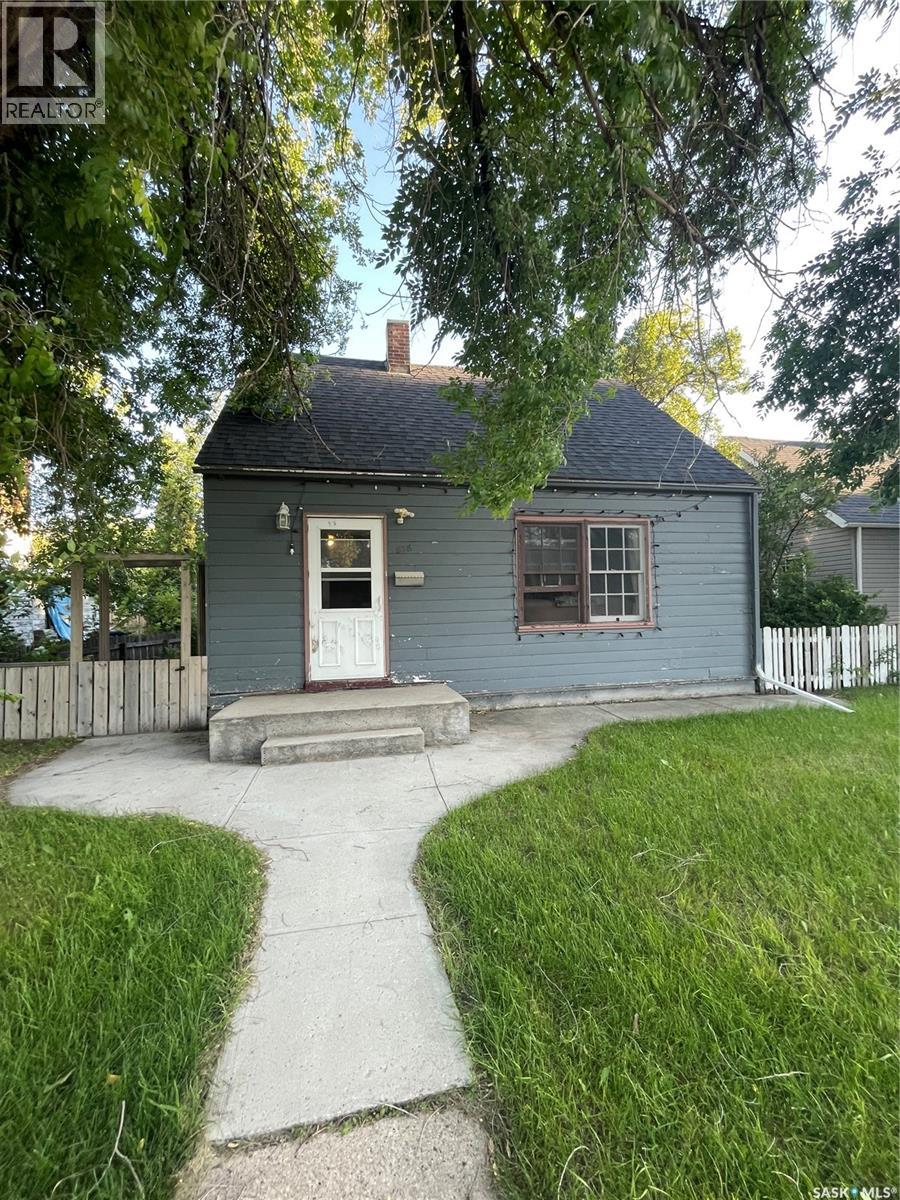 828 8th Street E, Saskatoon, Saskatchewan  S7H 0R6 - Photo 1 - SK016701