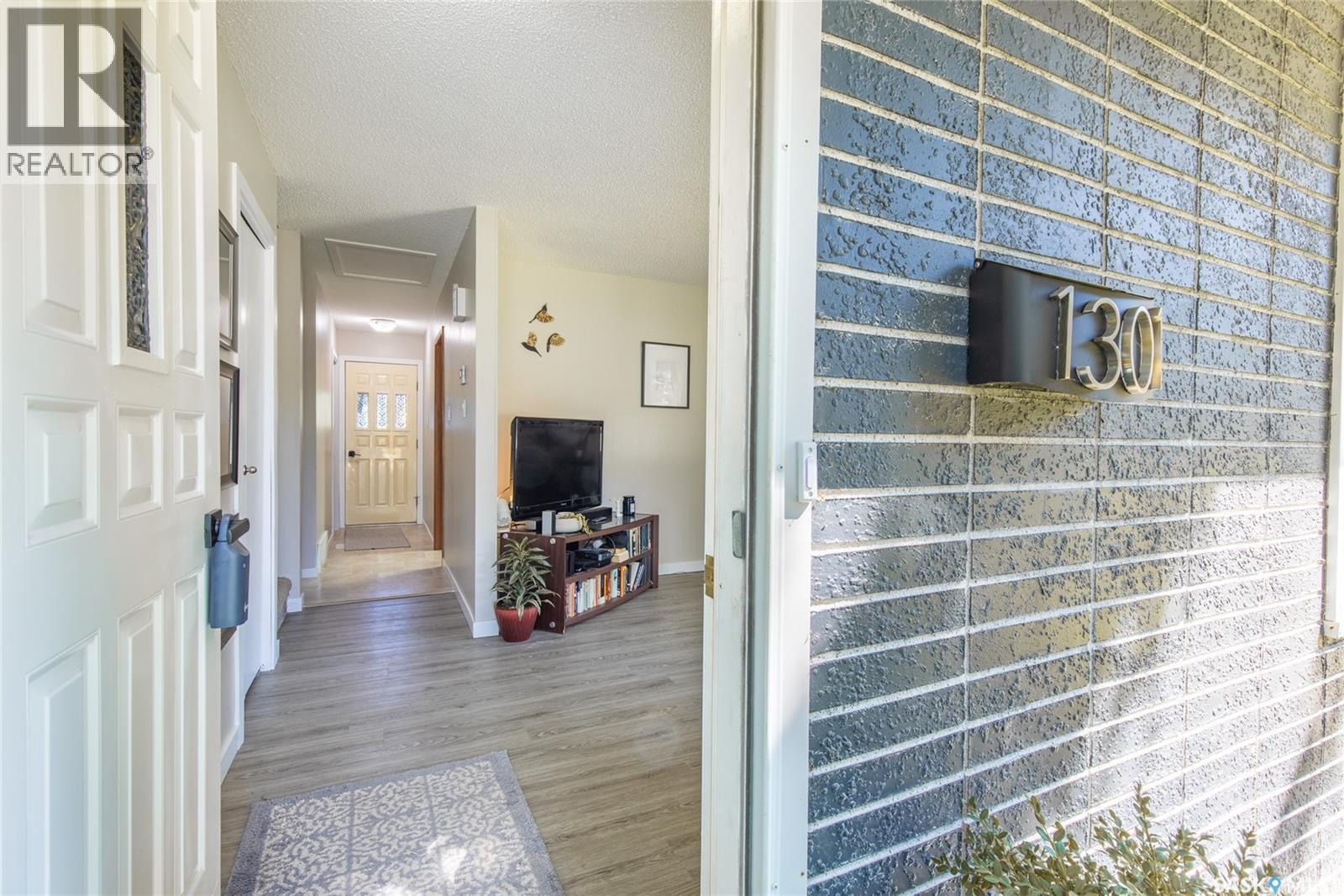 1301 Queen Crescent, Moose Jaw, Saskatchewan  S6H 3G5 - Photo 10 - SK016600