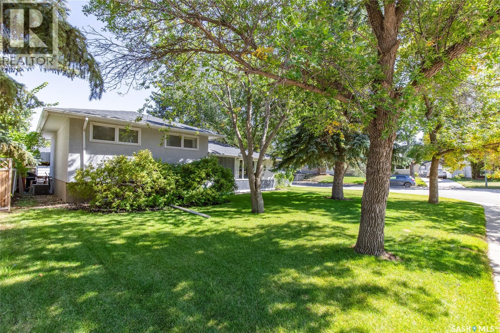 1301 Queen Crescent, Moose Jaw, Saskatchewan  S6H 3G5 - Photo 4 - SK016600