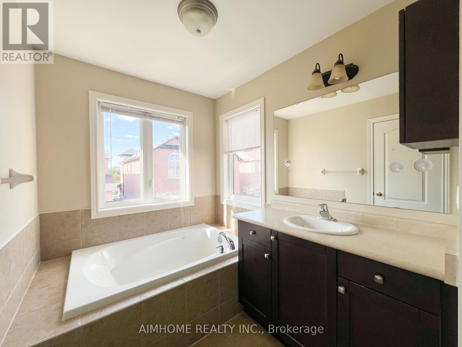4439 Centretown Way, Mississauga, Ontario  L5R 0C6 - Photo 13 - W12365579