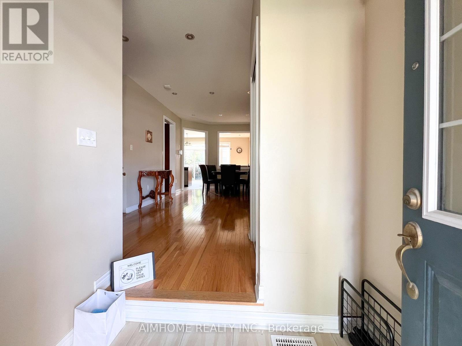 4439 Centretown Way, Mississauga, Ontario  L5R 0C6 - Photo 3 - W12365579
