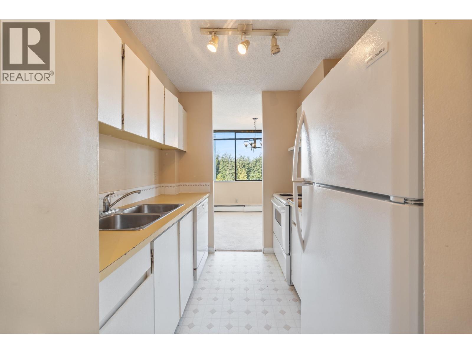 Listing Picture 21 of 33 : 1508 4300 MAYBERRY STREET, Burnaby / 本拿比 - 魯藝地產 Yvonne Lu Group - MLS Medallion Club Member