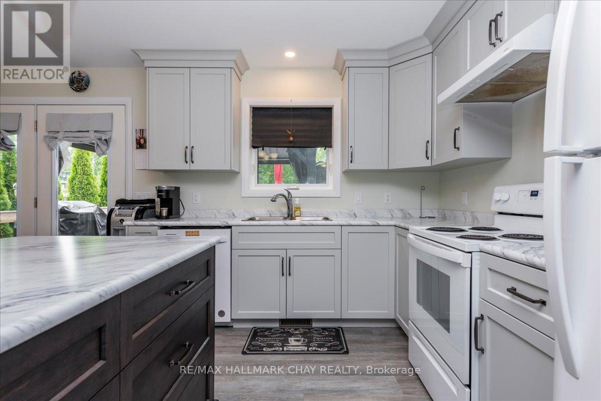 1115 Shore Acres Drive, Innisfil (Gilford), Ontario  L0L 1R0 - Photo 6 - N12311285