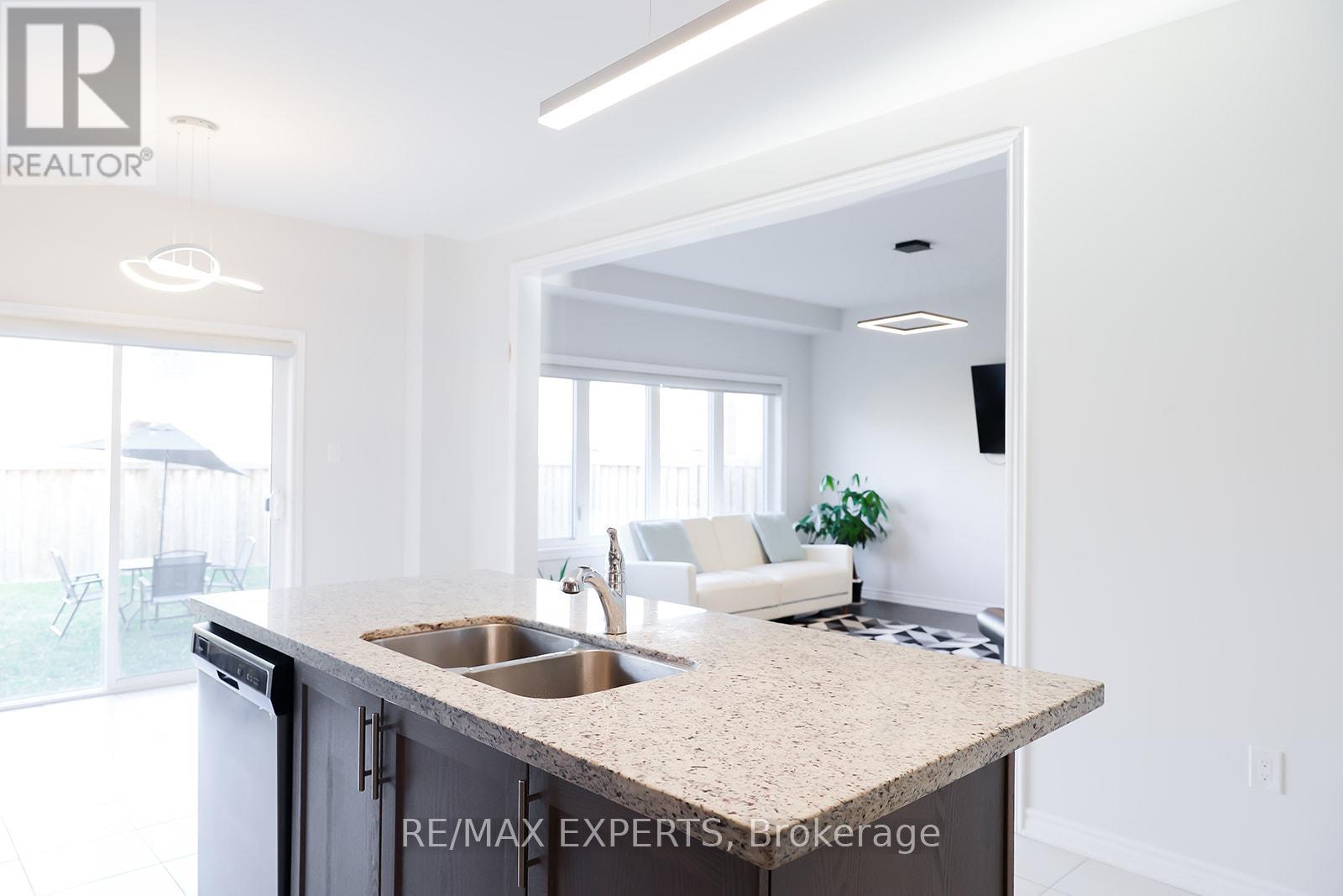 1426 Farrow Crescent, Innisfil, Ontario  L9S 0L6 - Photo 12 - N12362429