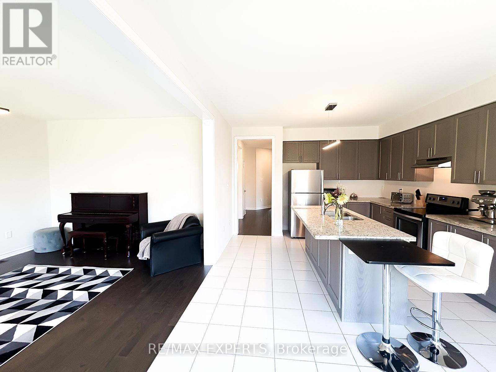 1426 Farrow Crescent, Innisfil, Ontario  L9S 0L6 - Photo 15 - N12362429
