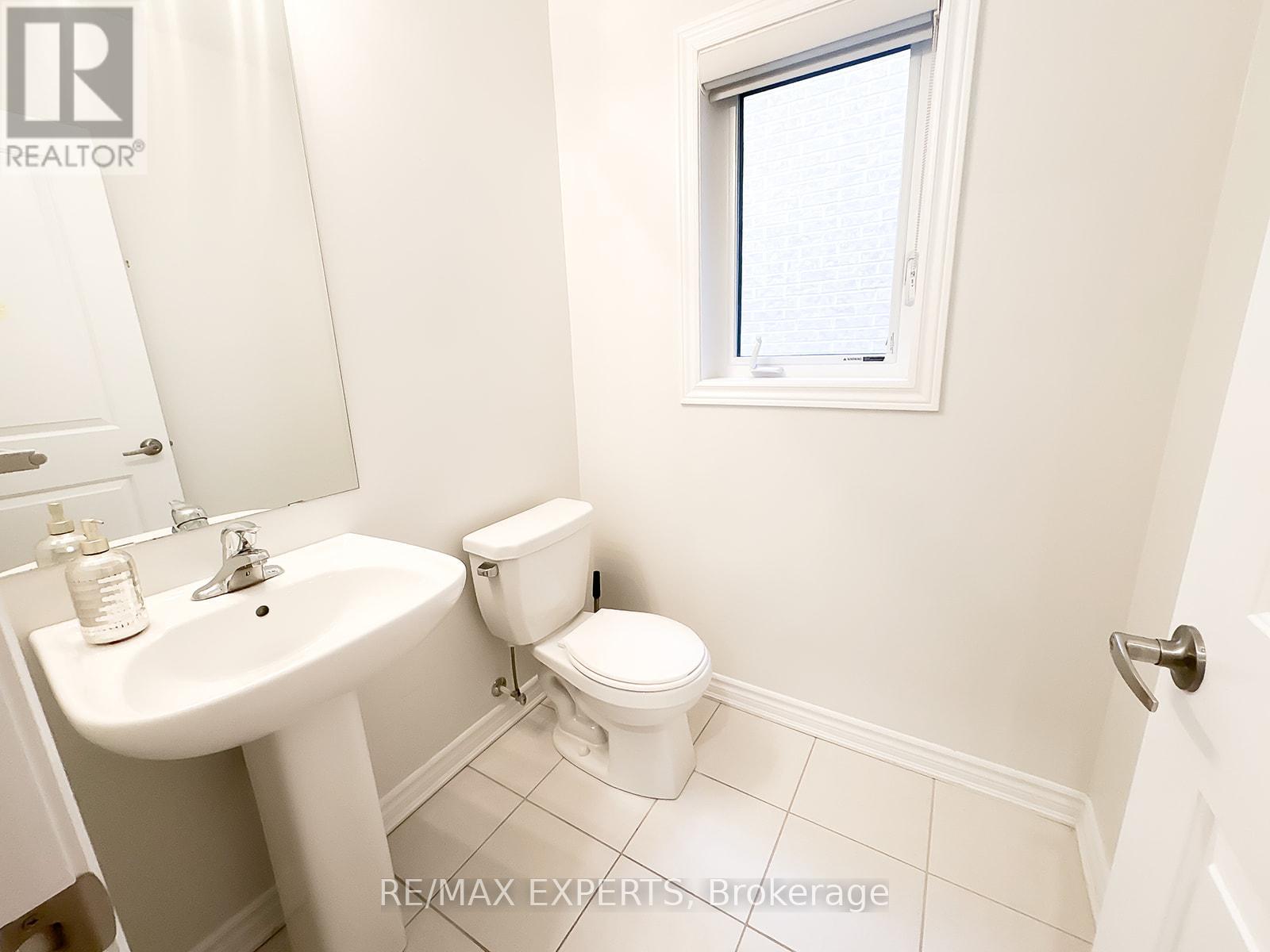 1426 Farrow Crescent, Innisfil, Ontario  L9S 0L6 - Photo 18 - N12362429