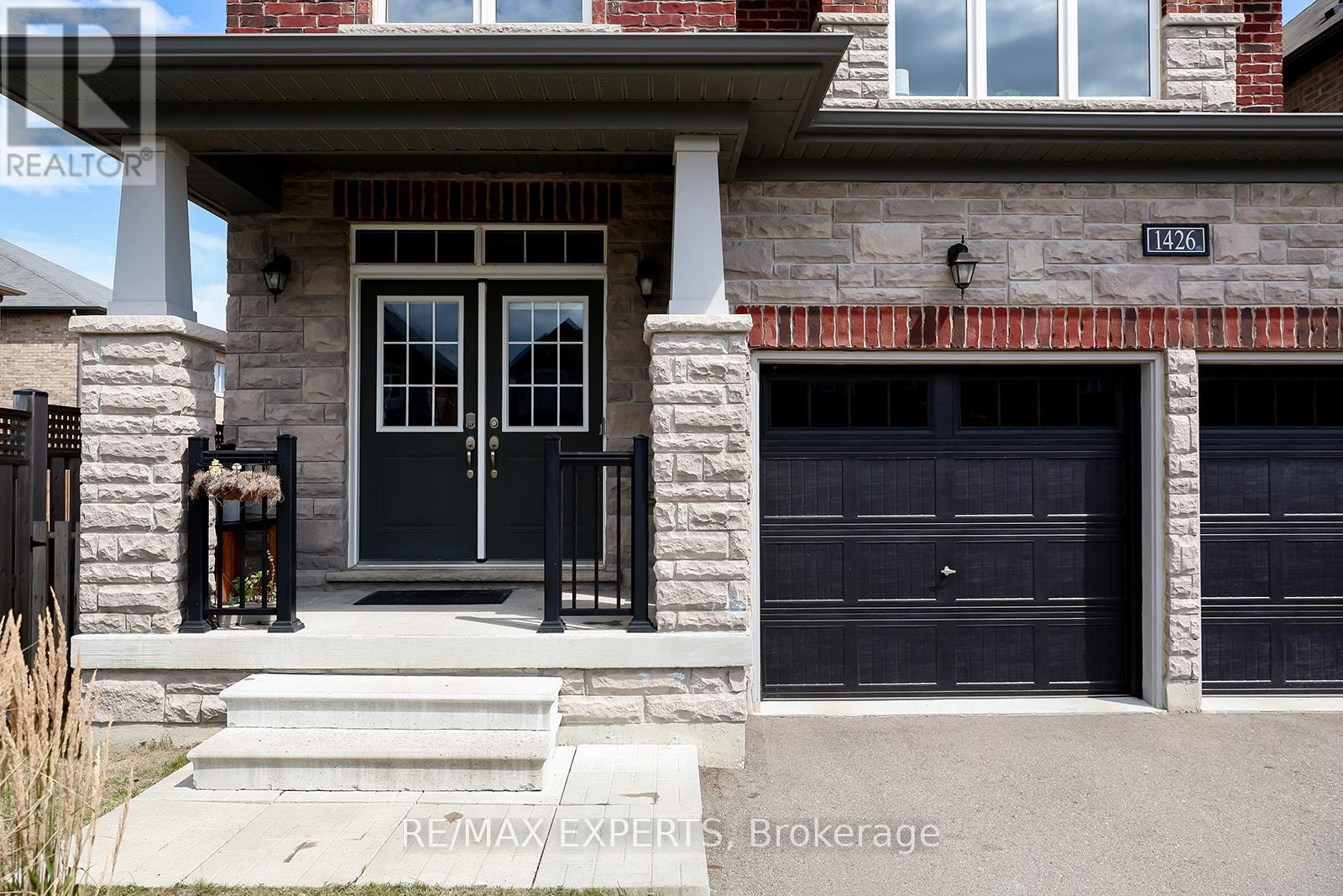 1426 Farrow Crescent, Innisfil, Ontario  L9S 0L6 - Photo 2 - N12362429