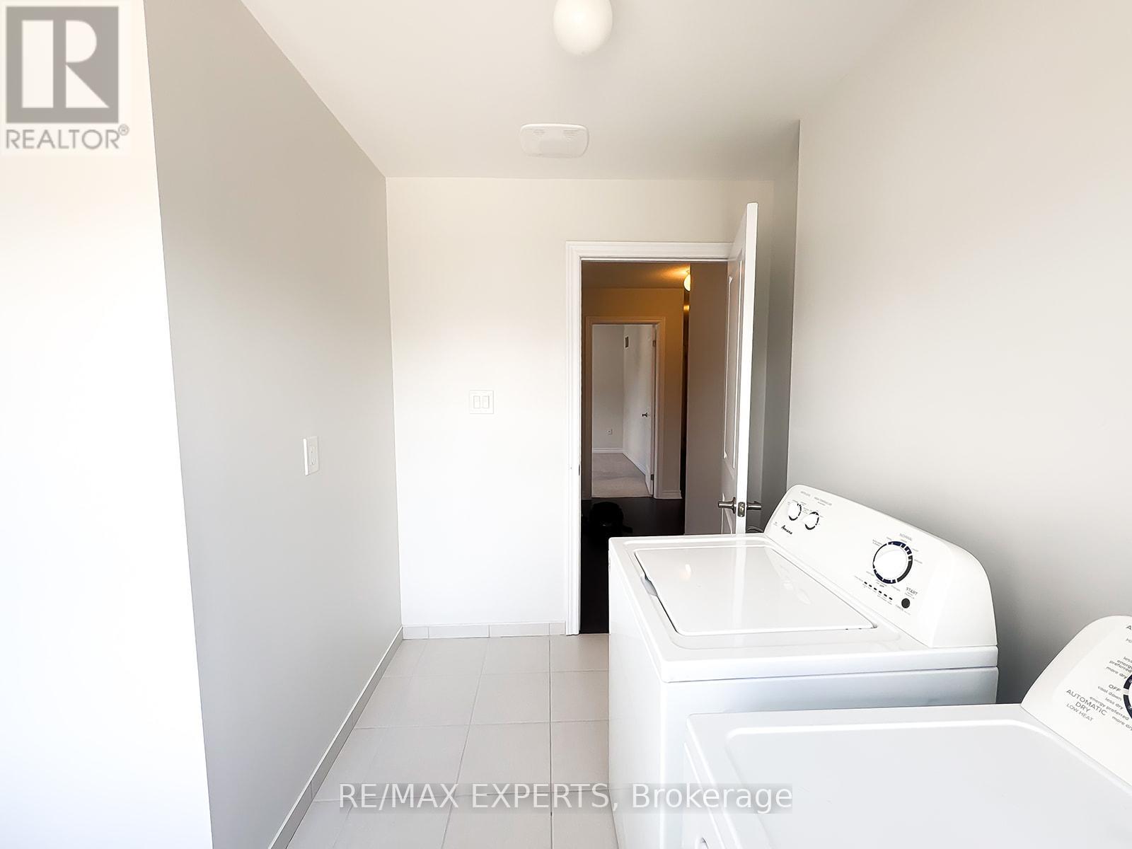 1426 Farrow Crescent, Innisfil, Ontario  L9S 0L6 - Photo 23 - N12362429