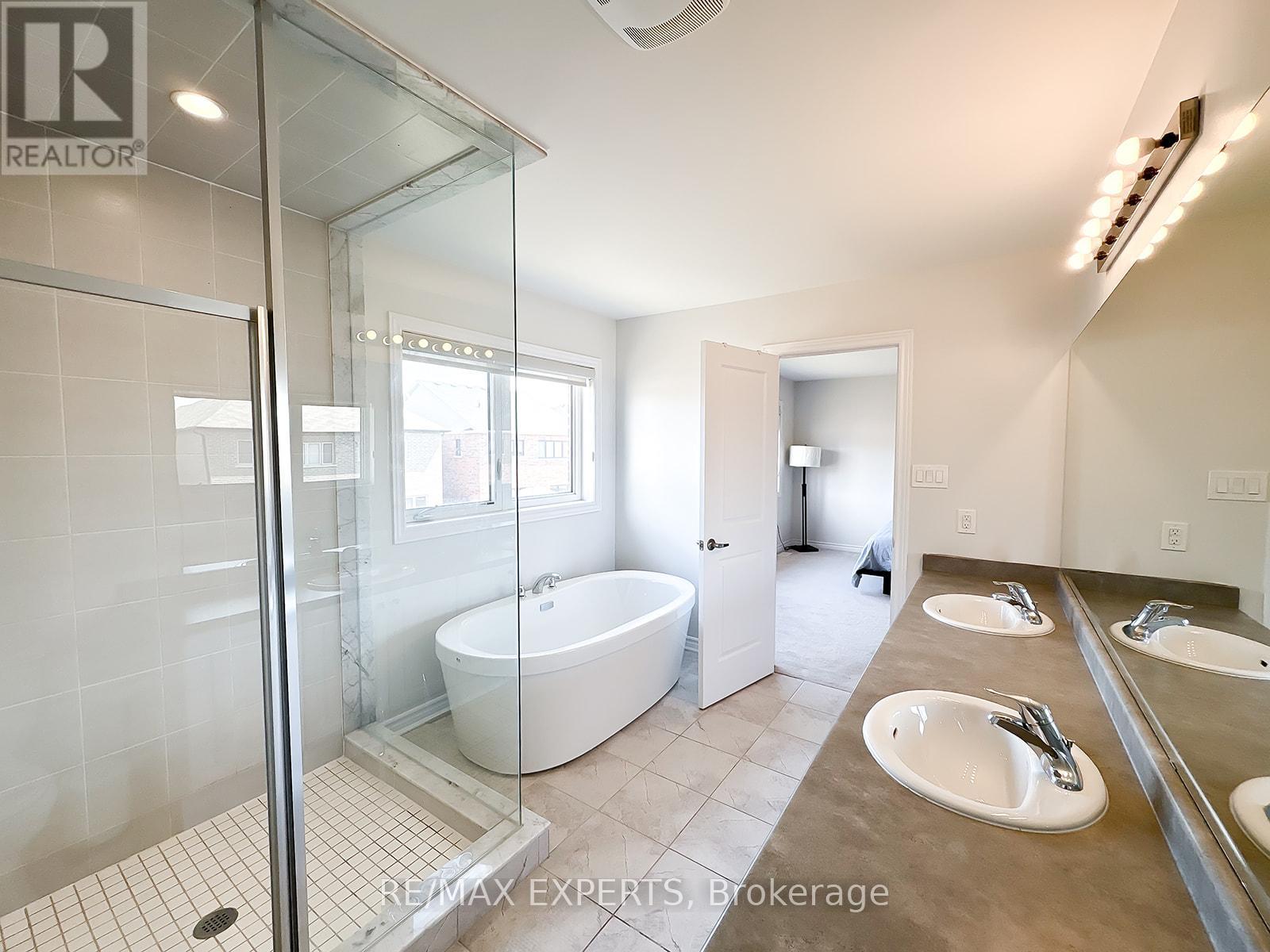 1426 Farrow Crescent, Innisfil, Ontario  L9S 0L6 - Photo 32 - N12362429