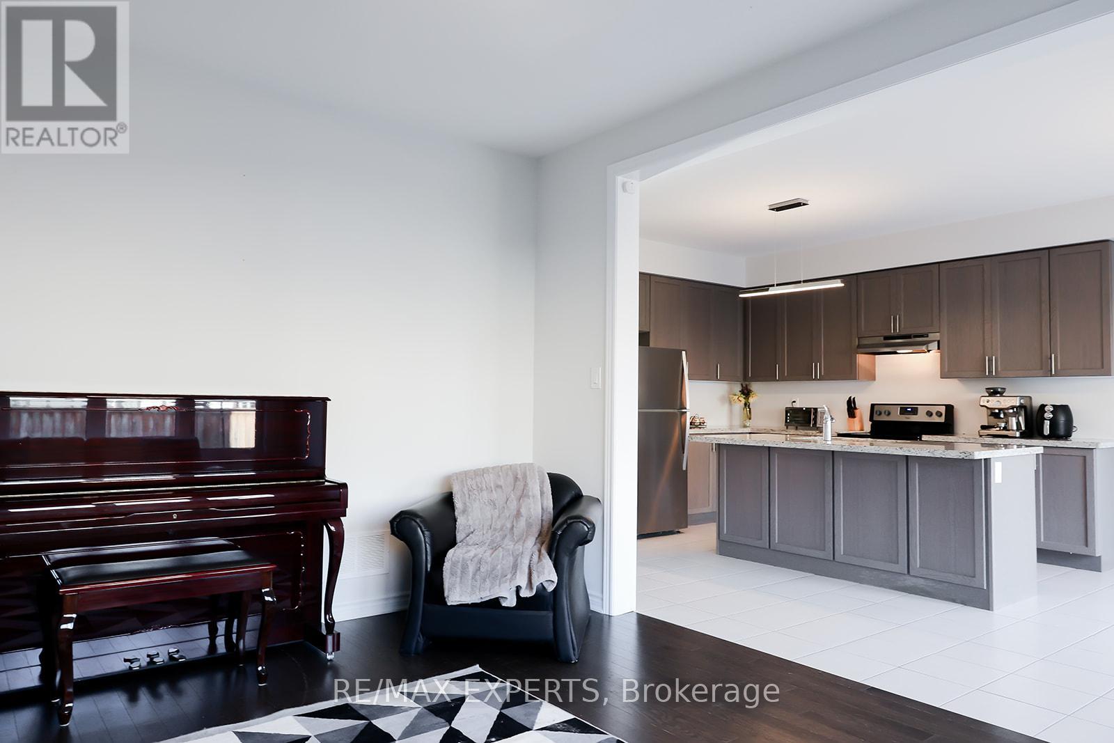 1426 Farrow Crescent, Innisfil, Ontario  L9S 0L6 - Photo 9 - N12362429
