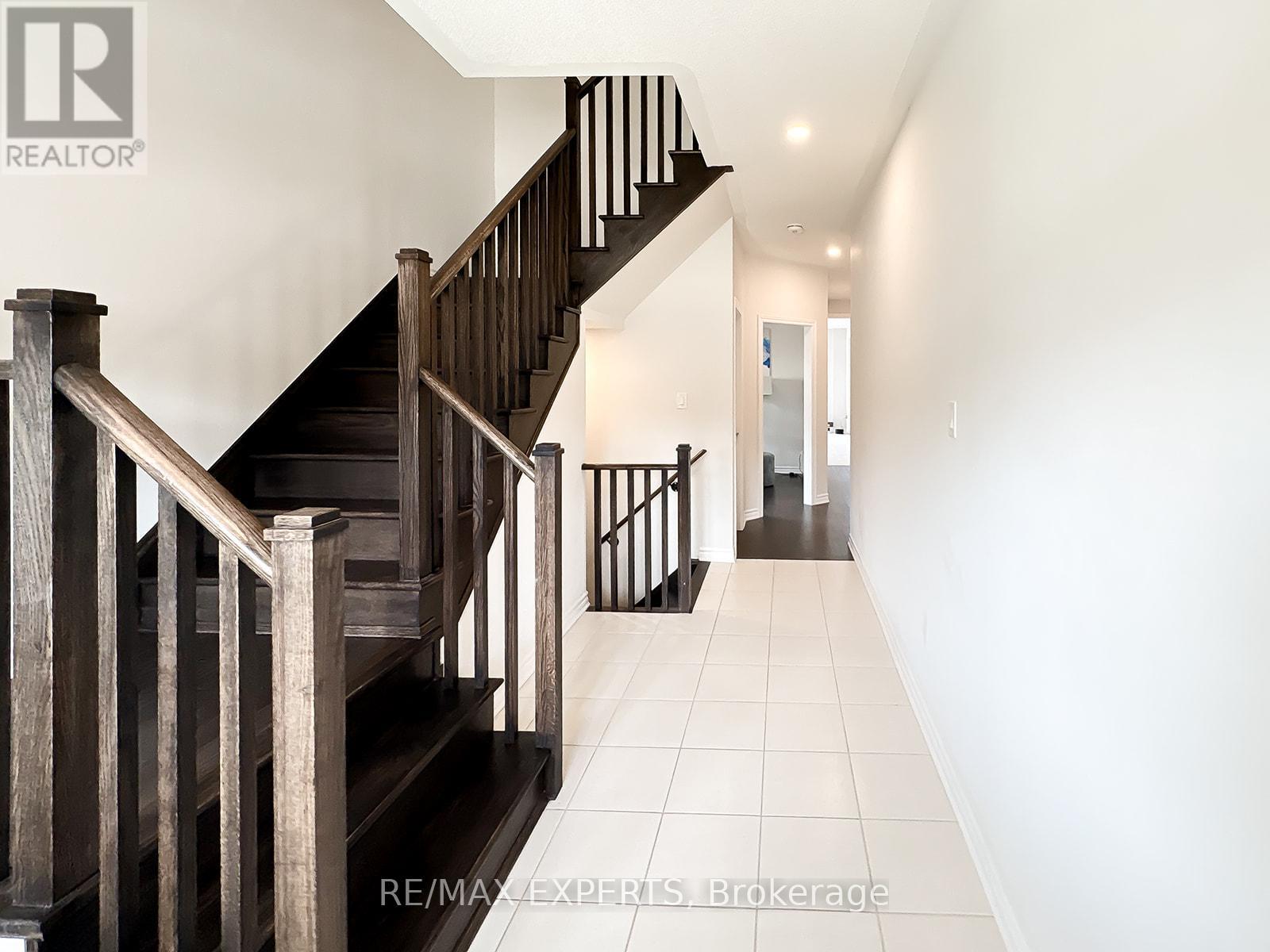 1426 Farrow Crescent, Innisfil, Ontario  L9S 0L6 - Photo 3 - N12362429