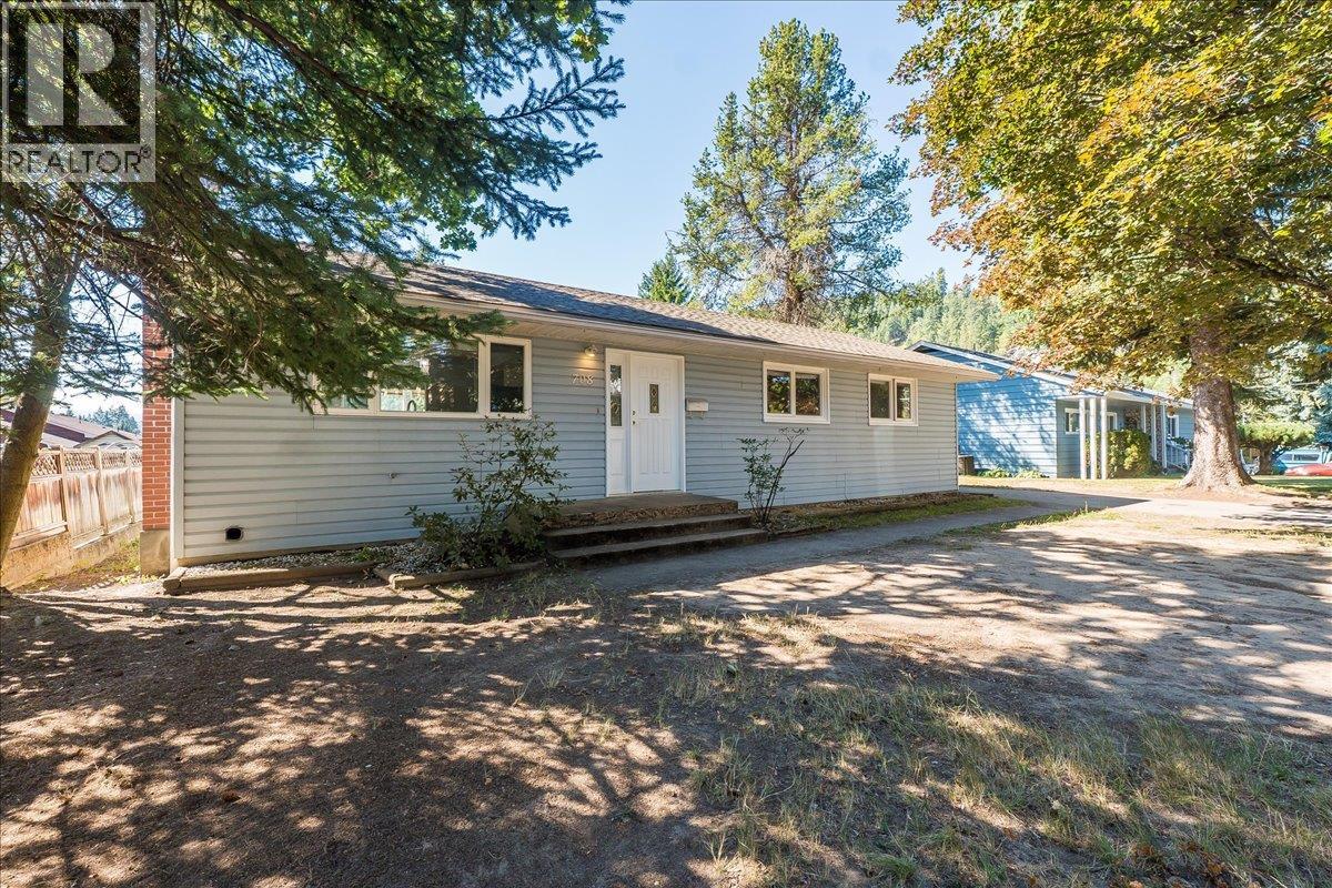 708 10TH Street, castlegar, British Columbia