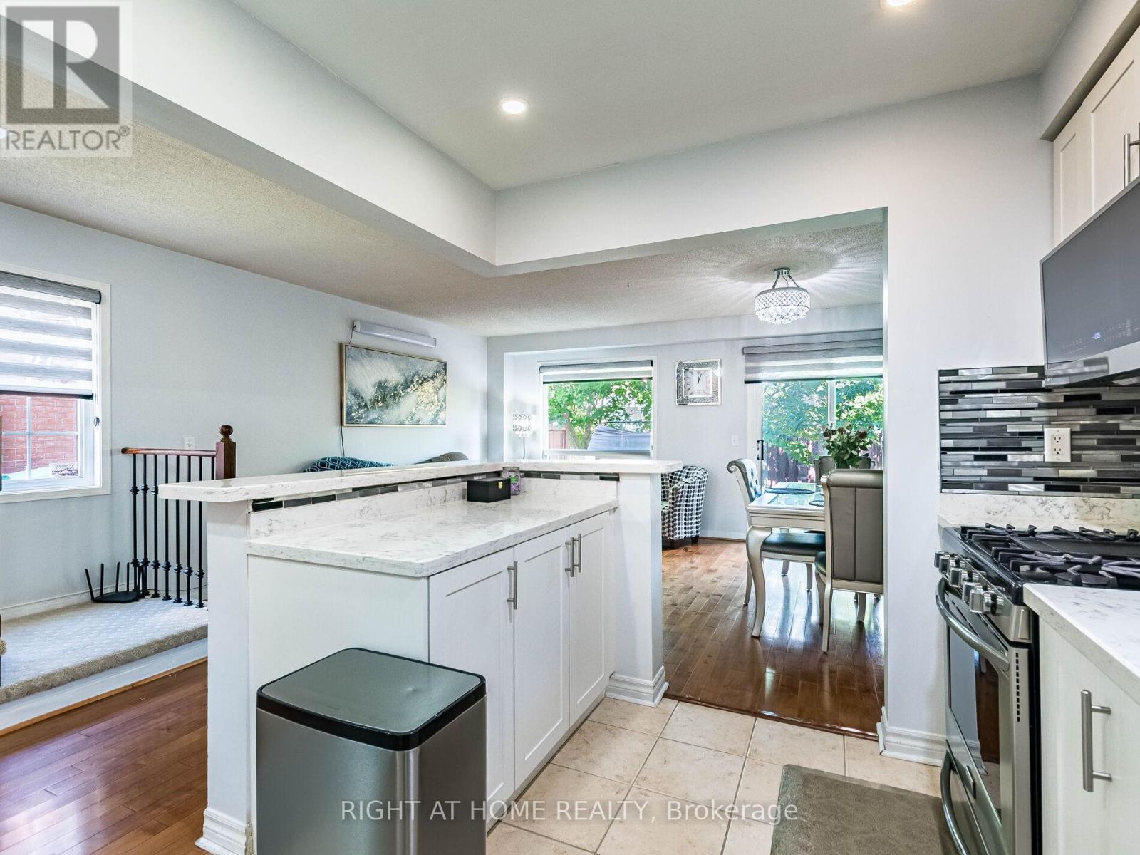 217 - 5030 Heatherleigh Avenue, Mississauga, Ontario  L5V 2G7 - Photo 12 - W12365596