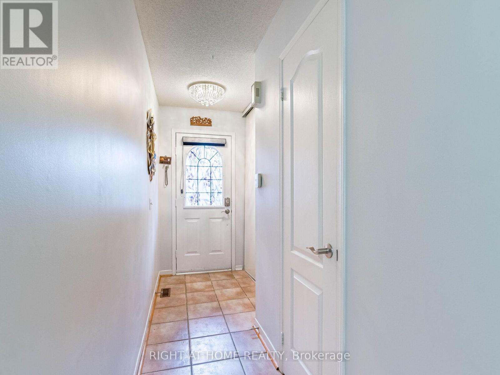 217 - 5030 Heatherleigh Avenue, Mississauga, Ontario  L5V 2G7 - Photo 4 - W12365596