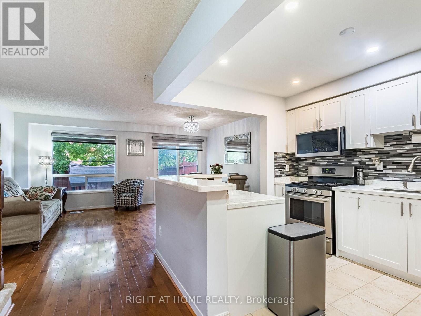 217 - 5030 Heatherleigh Avenue, Mississauga, Ontario  L5V 2G7 - Photo 6 - W12365596