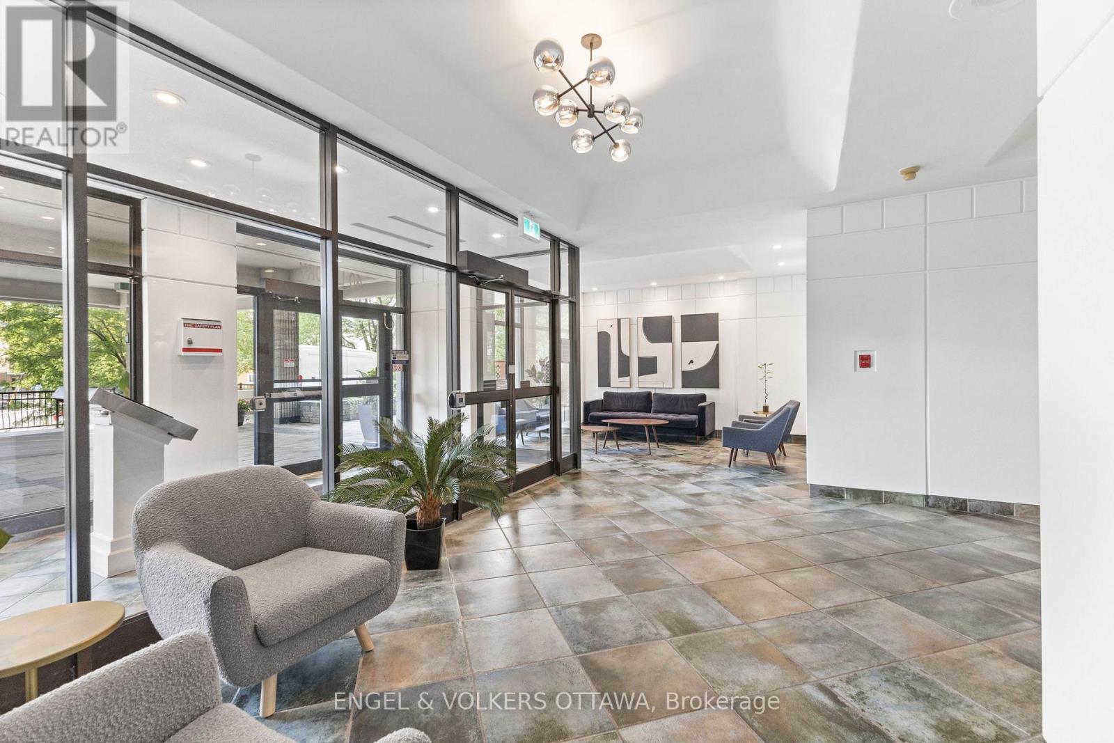 1614 - 40 Landry Street, Ottawa, Ontario K1L 8K4 - Photo 2 - X12365636