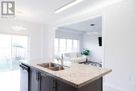 1426 Farrow Crescent, Innisfil, Ontario  L9S 0L6 - Photo 12 - N12362443