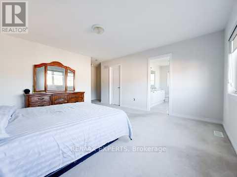 1426 Farrow Crescent, Innisfil, Ontario  L9S 0L6 - Photo 28 - N12362443
