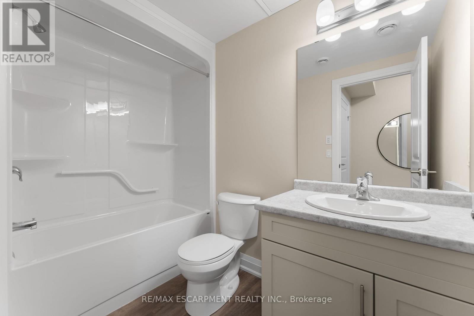 314 - 118 Summersides Boulevard, Pelham, Ontario  L0E 1E1 - Photo 14 - X12365587