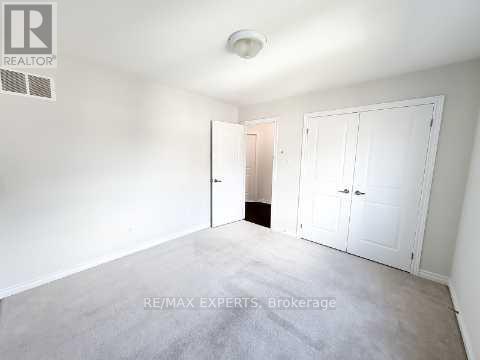 1426 Farrow Crescent, Innisfil, Ontario  L9S 0L6 - Photo 37 - N12362443