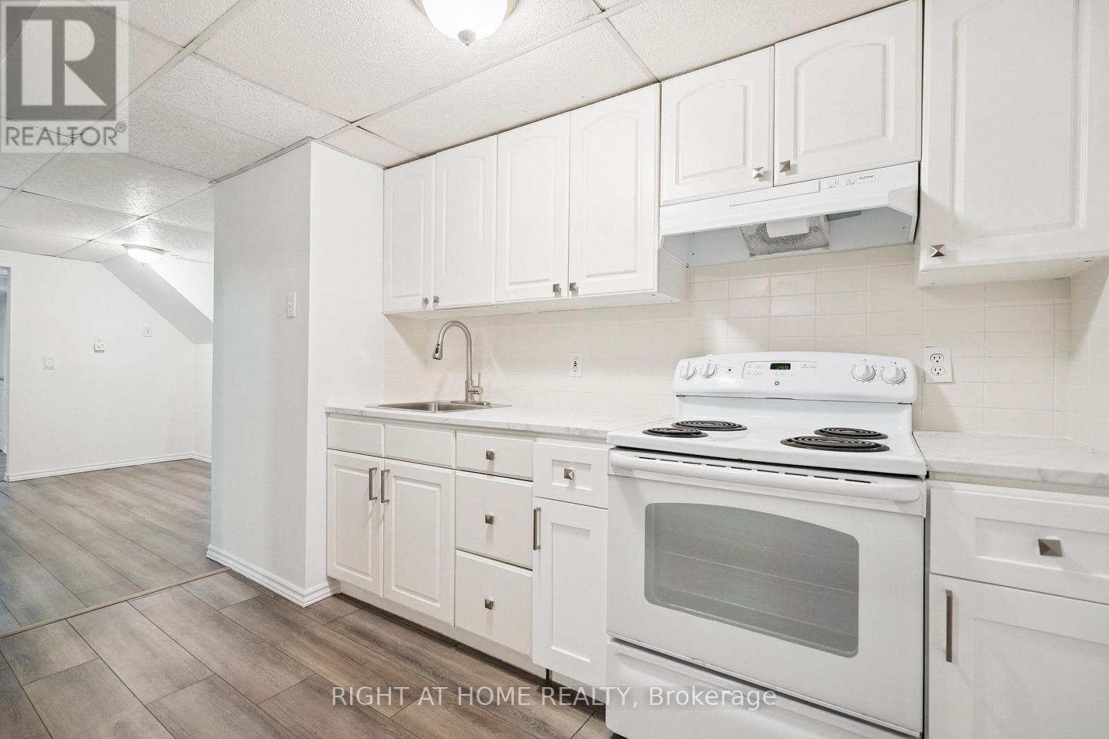 309 Amberly Boulevard, Hamilton, Ontario  L9G 4B6 - Photo 27 - X12299052